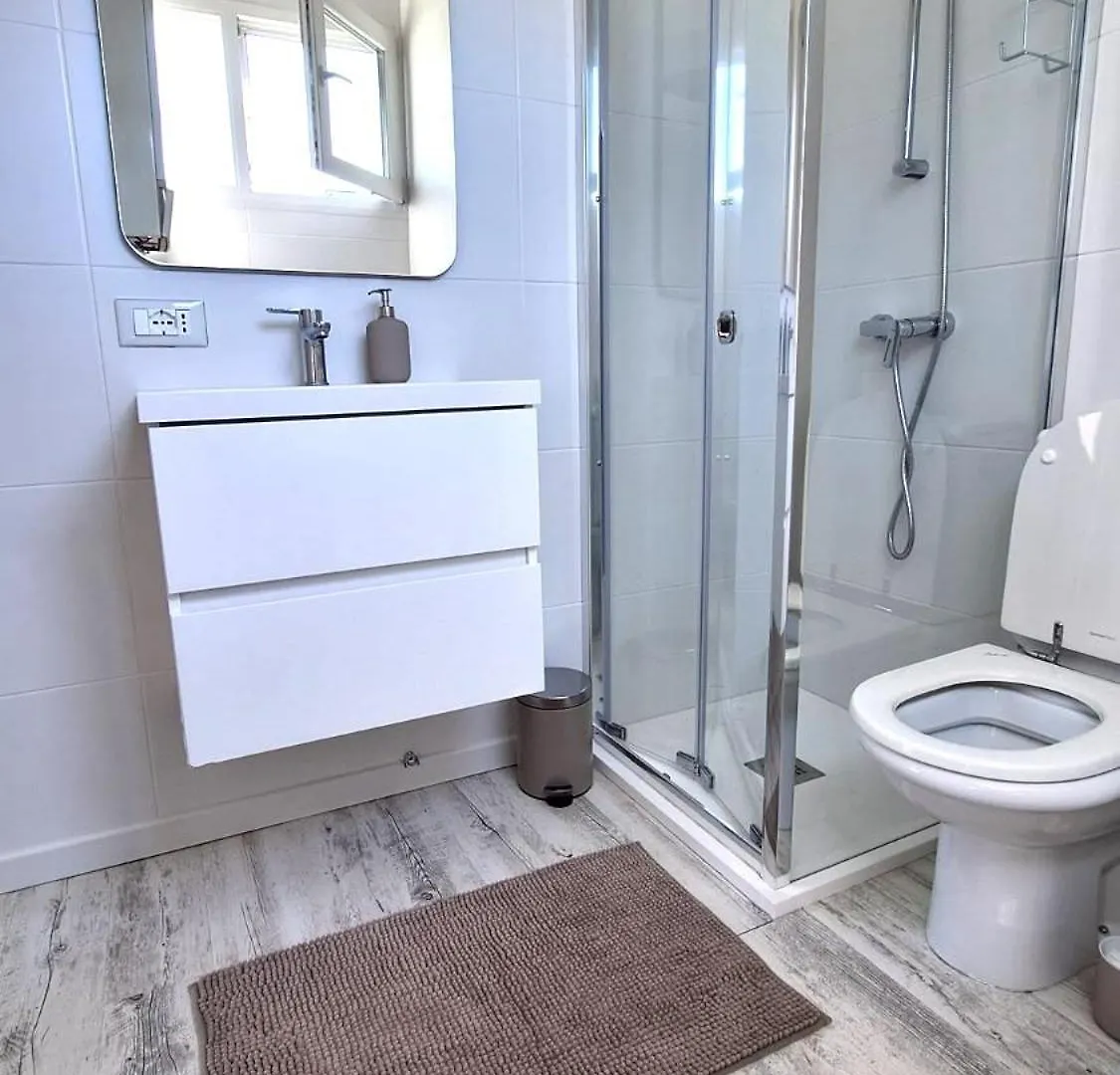 Flat In Treviso Near Train Station Lejlighed